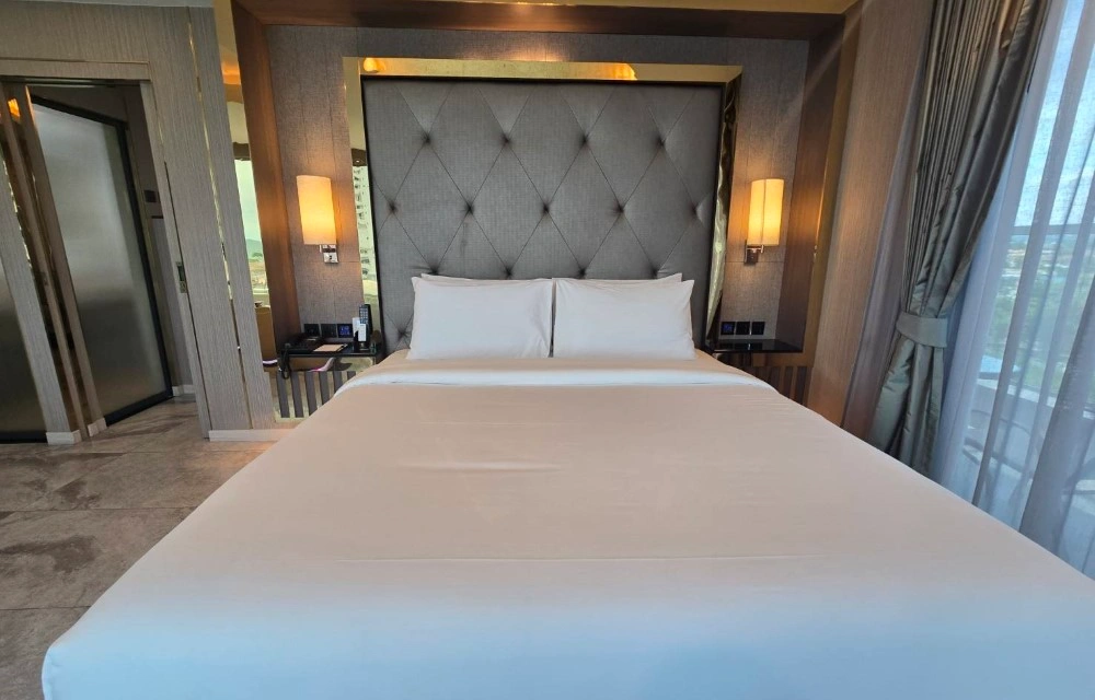 Grand Royal Suite with Jacuzzi